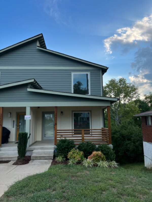 Primary Photo - 3221B Lincoln Ave