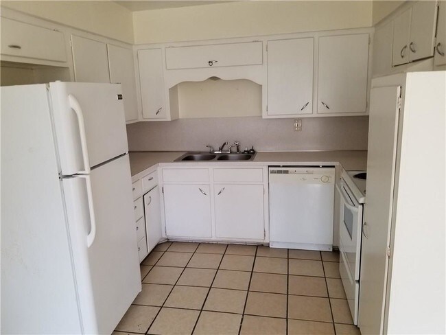 Building Photo - 2108 N Travis St