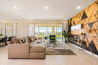 Building Photo - 8904 Tropical Hvn Ct