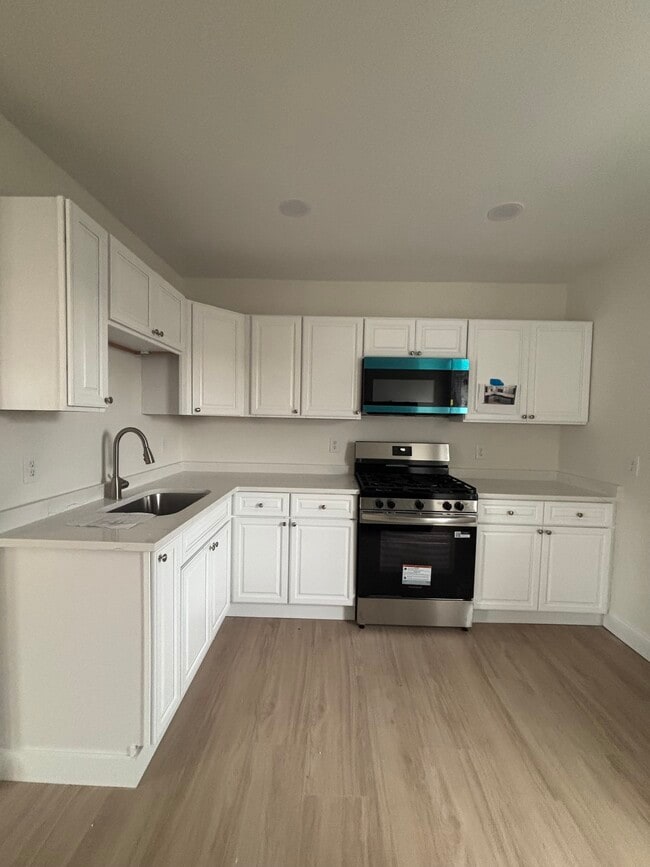 Cocina - 5 McGurk St