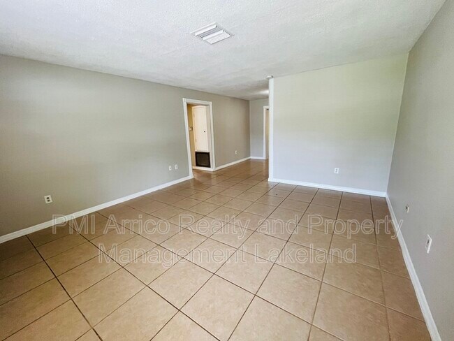 Foto del edificio - 829 W Carole St