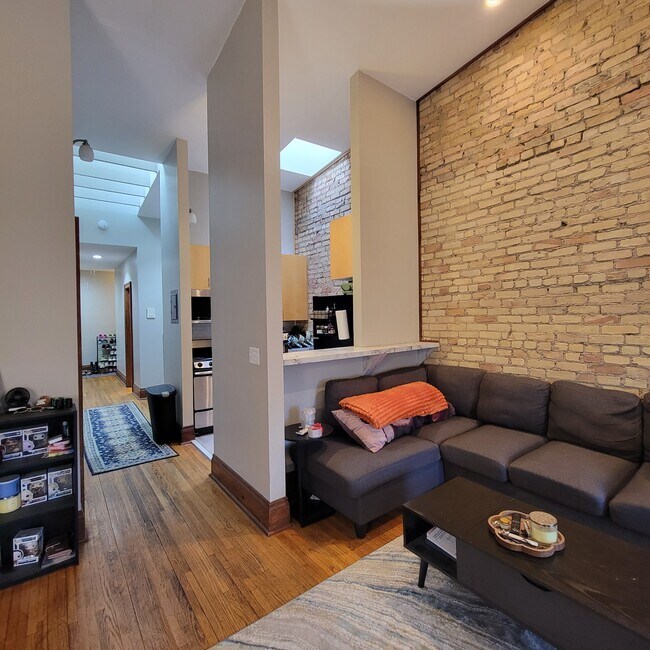 Foto del edificio - 326 E 18th St