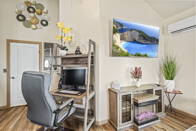 Building Photo - Stylish Furnished Tiny Home • 1 Bedroom • Laundry • Gated Community
