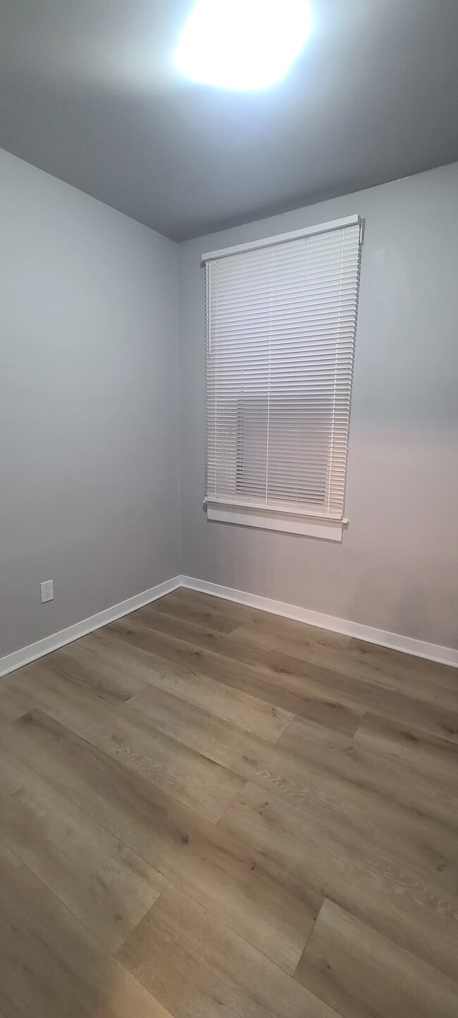 Building Photo - 574 Mulvey Av
