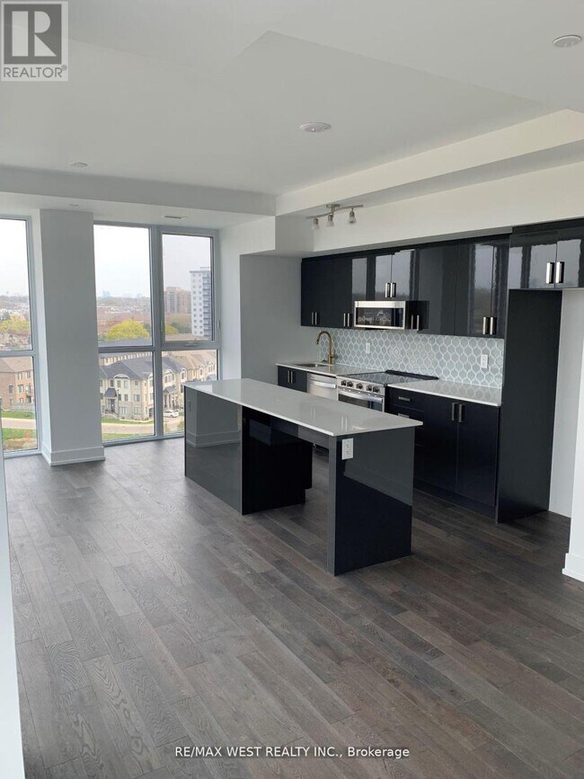 Photo du bâtiment - 1063 Douglas McCurdy Cmn