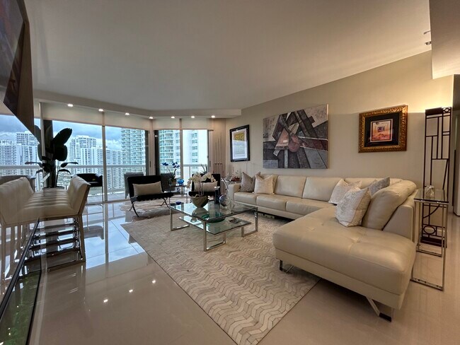 Foto del edificio - 20191 E Country Club Dr