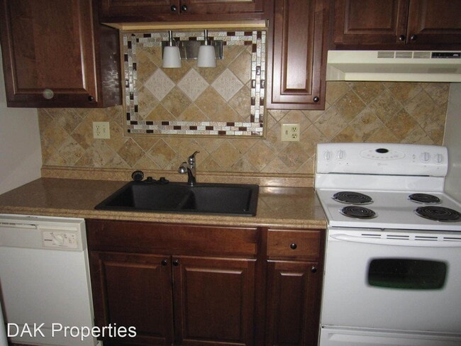 Building Photo - N111W15653-W15653 Vienna Ct