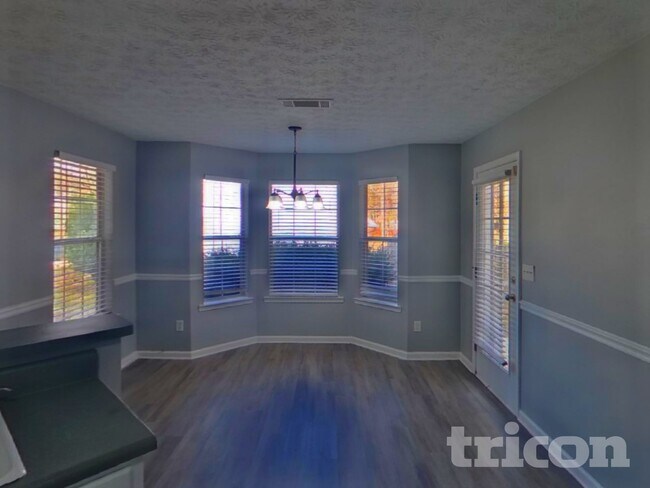 Foto del edificio - 210 Pebble Creek Dr