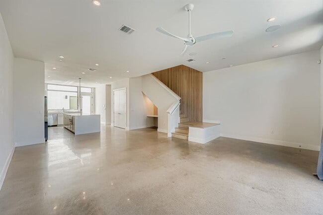 Building Photo - 2513 Philomena St