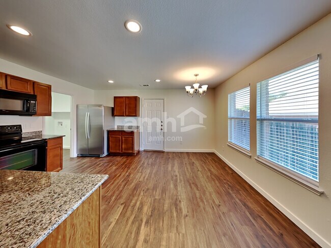 Foto del edificio - 803 Windflower Dr