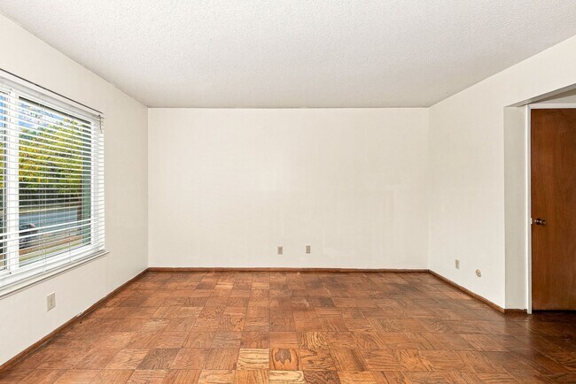 Foto del edificio - 2727 McGee Ave
