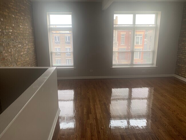 Sala de estar - 2833 W Warren Blvd