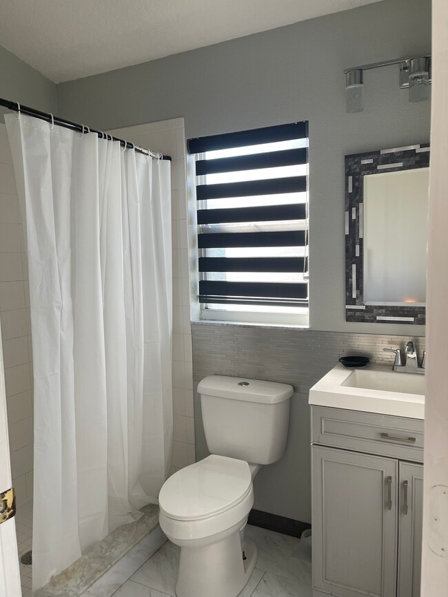 Foto del edificio - 1061 Jaybee Ave