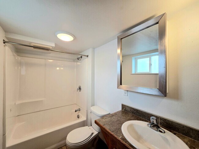 Foto del edificio - 1121 Monitor Ave