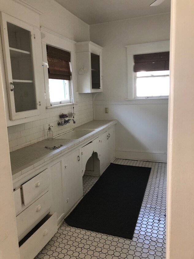 Kitchen - 1323 SE 49TH AVE