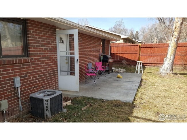 Building Photo - 14 Durian Ct