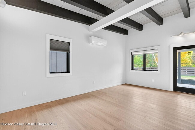 Foto del edificio - 422 Wittenberg Rd