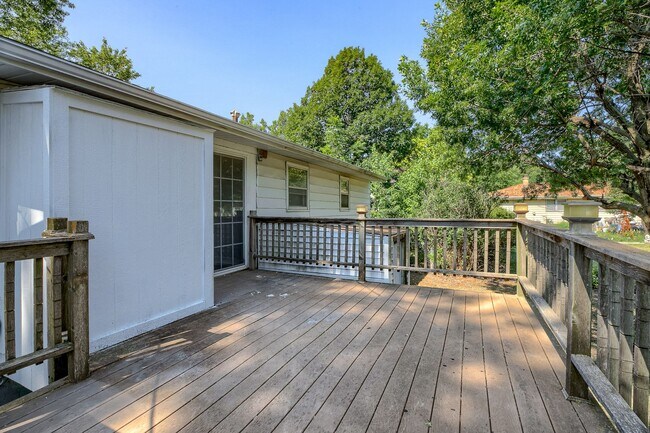 Building Photo - Charming 3-Bedroom Omaha Home with Finishe...