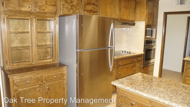 Building Photo - 1356 E Tenaya Way