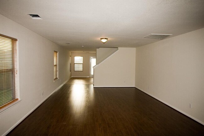 Foto del edificio - 6615 Providence View Ln