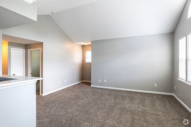 2BR, 1BA - 918SF - Pinnacle Pointe