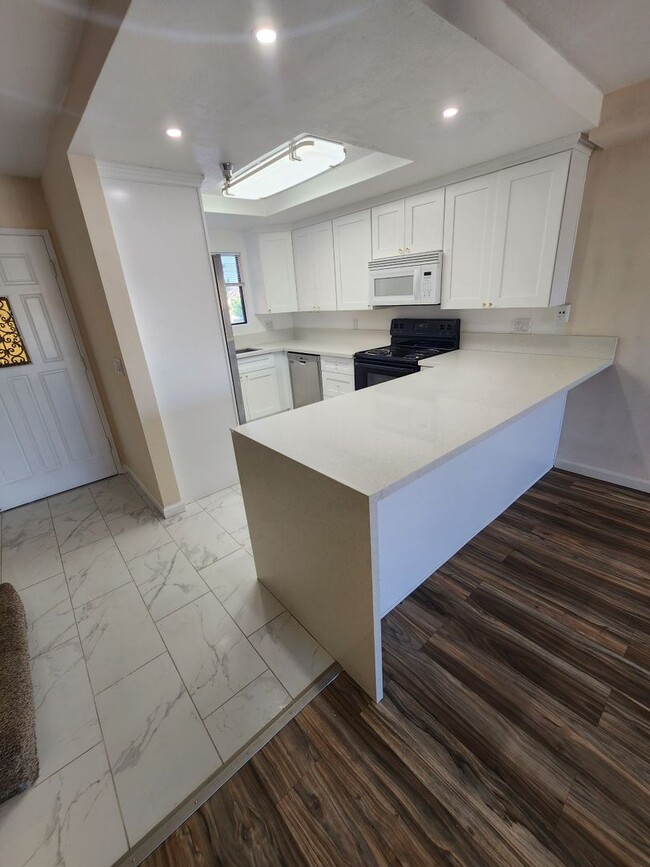 Foto del edificio - DECKER Town Home