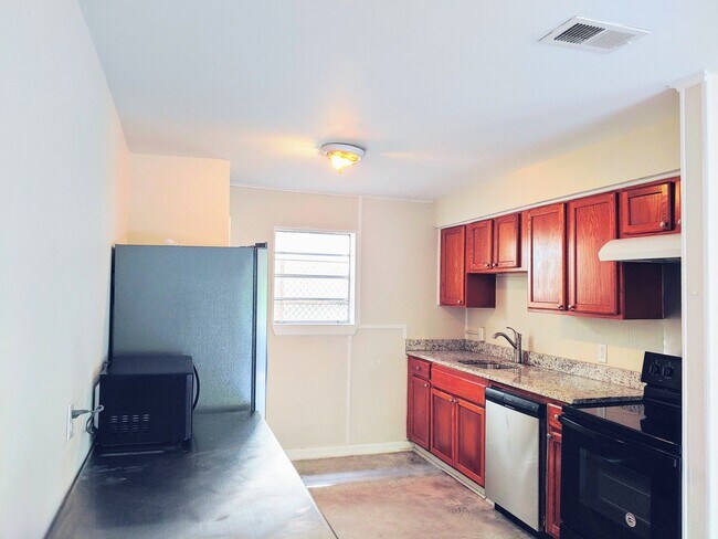 Building Photo - 701 Saint Roch Ave
