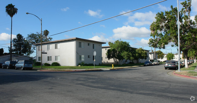 Building Photo - Walnuts Woods Apartments