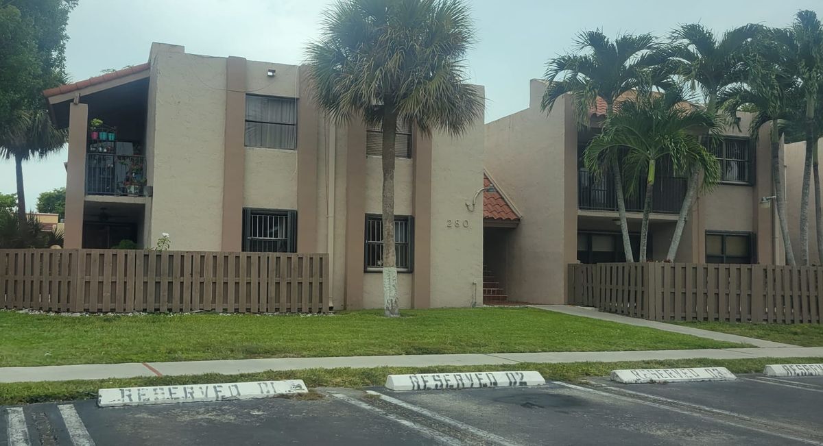 Foto principal - 280 W Park Dr