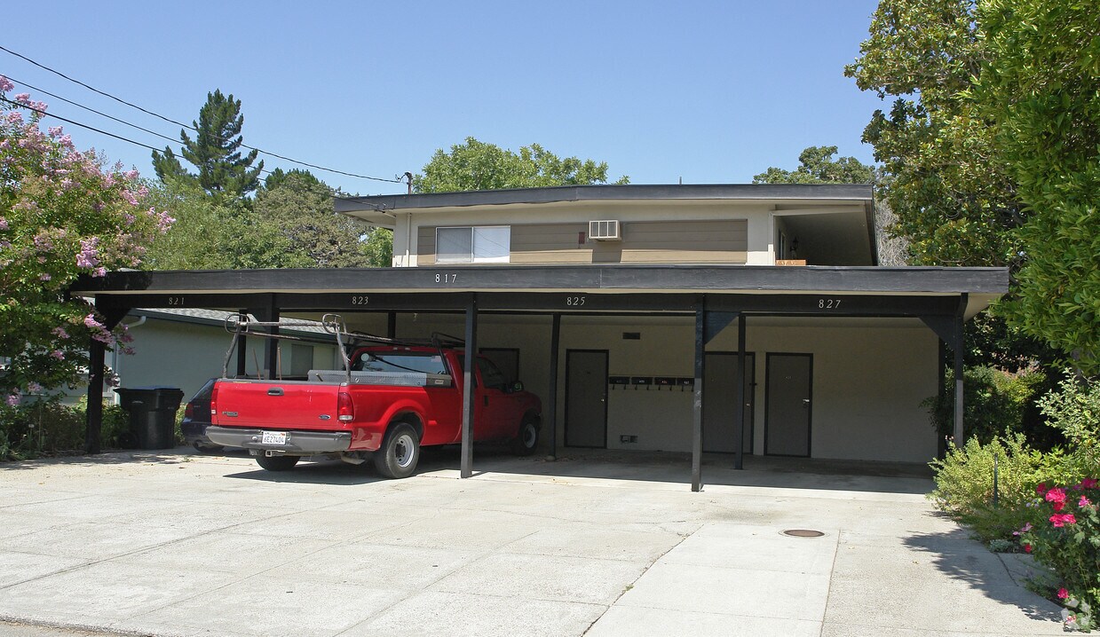 Building Photo - 811-815 Robinson St