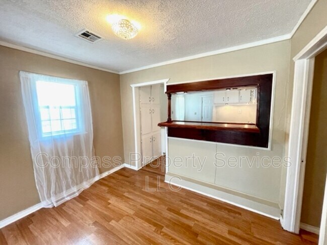 Foto del edificio - 2714 Windsor Ave