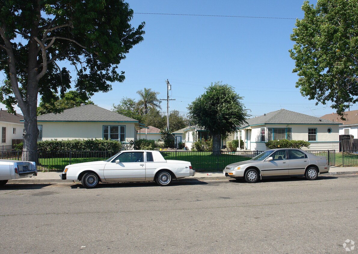Building Photo - 305-313 W Robert Ave