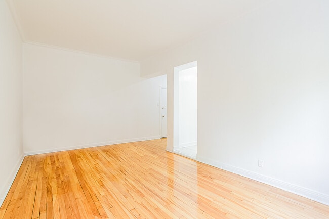 Building Photo - Le Crestwood