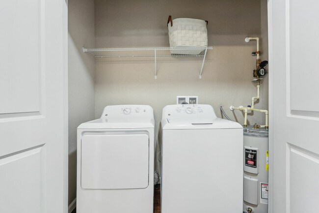 52-web-or-mls-100 Myrtle St - Unit 310 - 016.jpg - Weston Park at Longwood Station