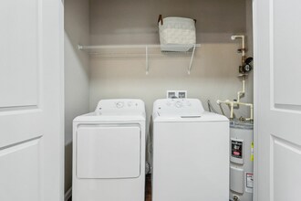 52-web-or-mls-100 Myrtle St - Unit 310 - 016.jpg - Weston Park at Longwood Station