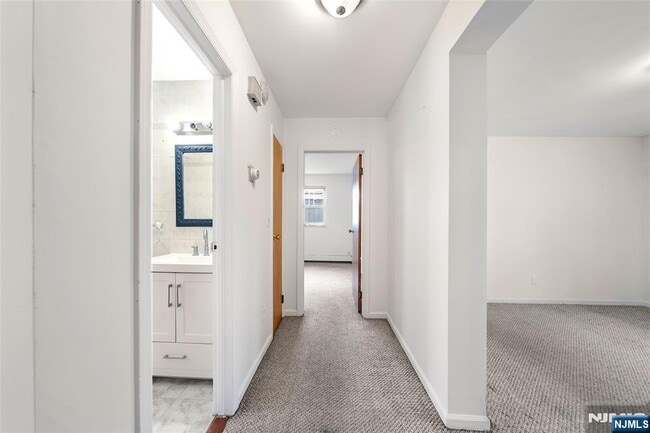 Building Photo - 209 8th St