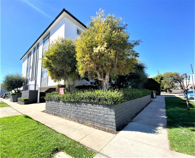 Exterior view of building - Glendon Apartments