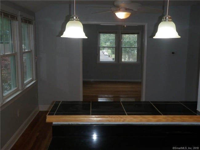 Building Photo - 156 Concord St