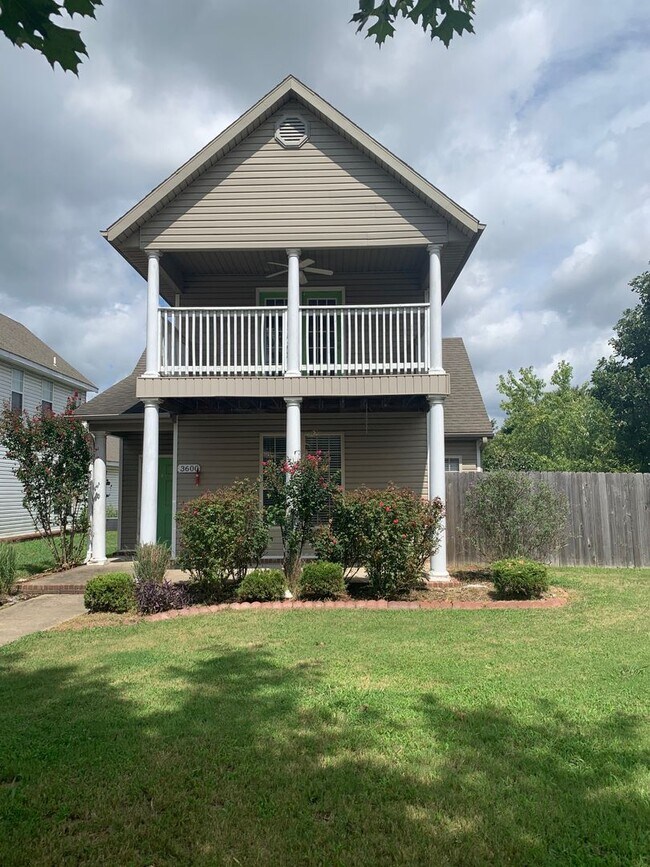 Foto del edificio - Charming 3 Bedroom 3 Bath Home For Rent