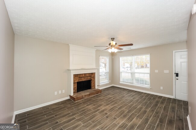 Building Photo - 1163 Millwood Dr