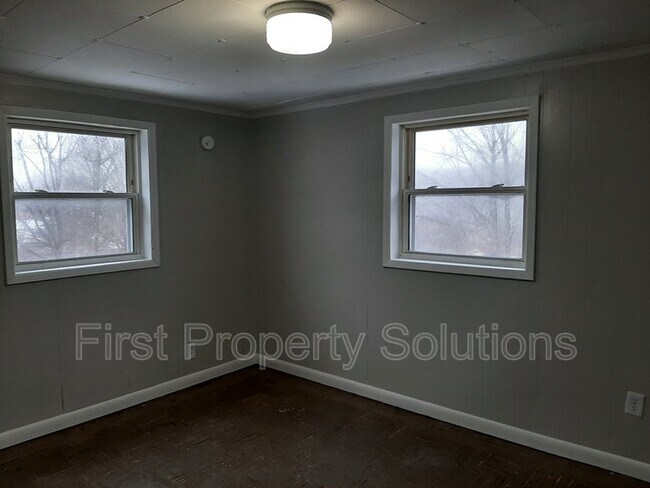 Building Photo - 335 Little Vine Dr