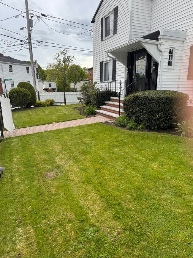 Fotos al aire libre. Próximamente más fotos. - 50 Ridgeview Ave