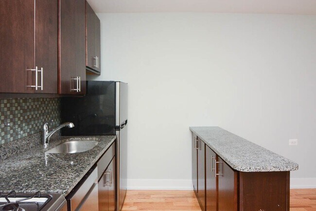 Foto del edificio - 820 W Cornelia Ave