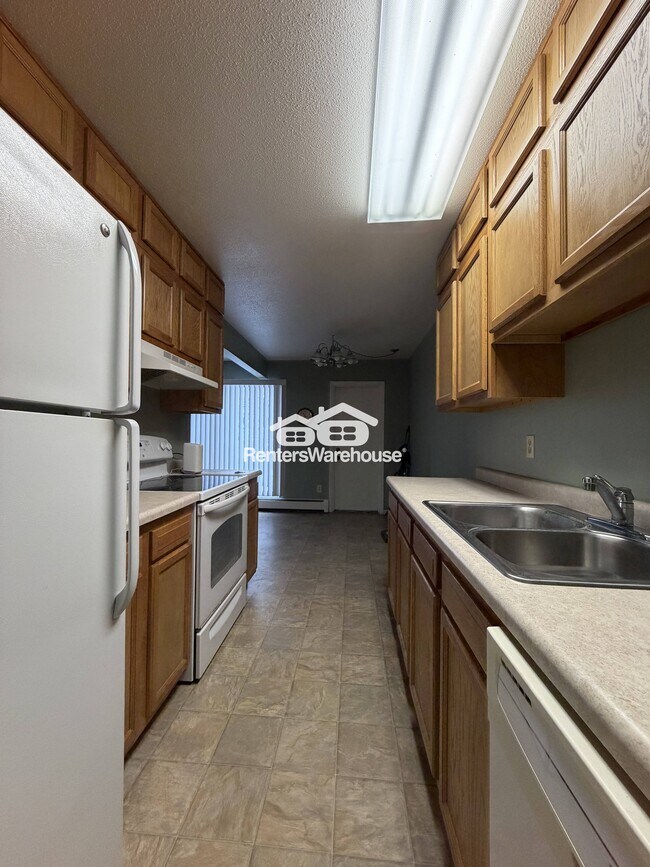 Foto del edificio - 4648 Cedar Lk Rd S