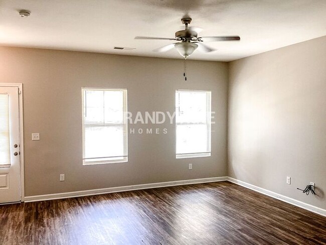 Building Photo - Remarkable 3BR! Be the first one to apply!