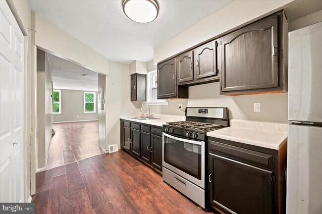 Building Photo - 4815 Fairmount Ave