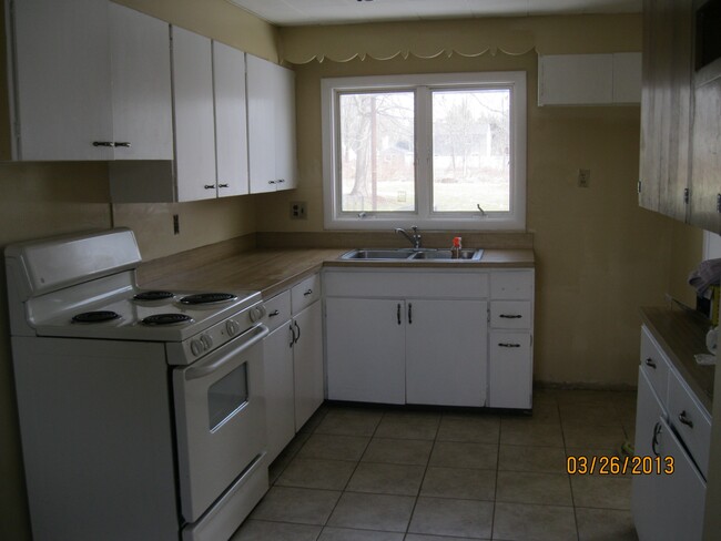 Building Photo - 8052 Oswego Rd