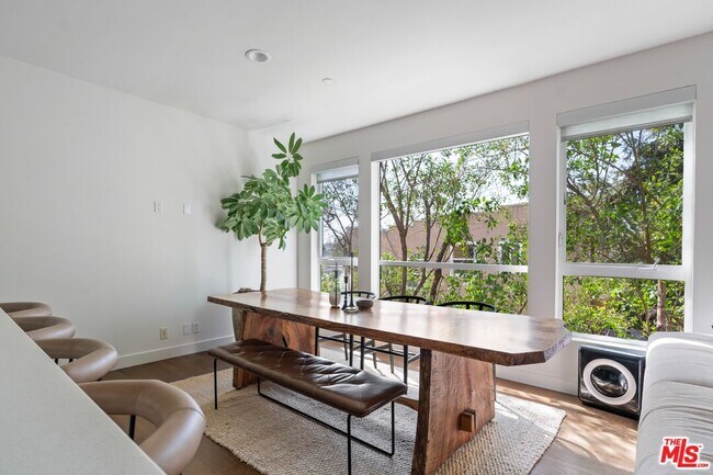 Foto del edificio - 1902 Liberty Ct