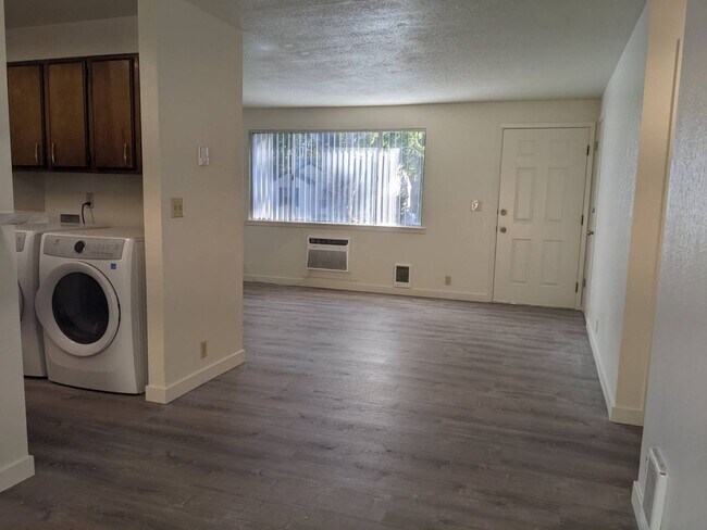 Foto del edificio - 1305-1307 N Harding St