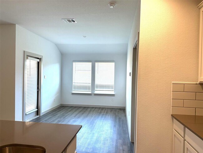 Foto del edificio - 7802 Cattlewood Pass